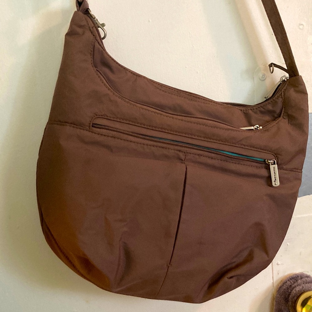 Travel on Purse Anti theft feature
